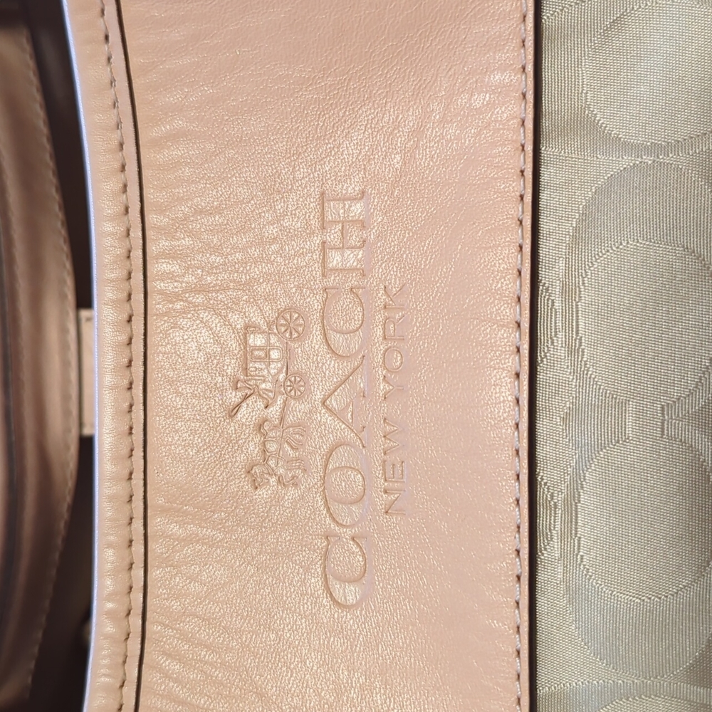 Coach bag๐ฅ๐ฅ๐ฅ - Picture 2 of 9
